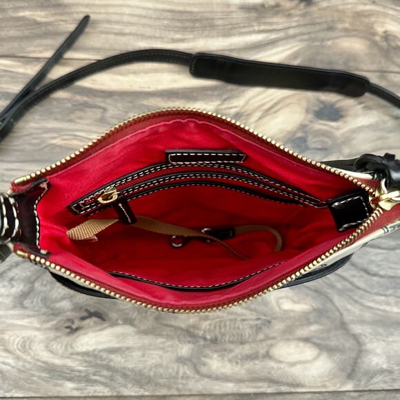 Dooney & Bourke Logo Crossbody Bag Purse White Black Leather Trim Strap - Picture 12 of 14